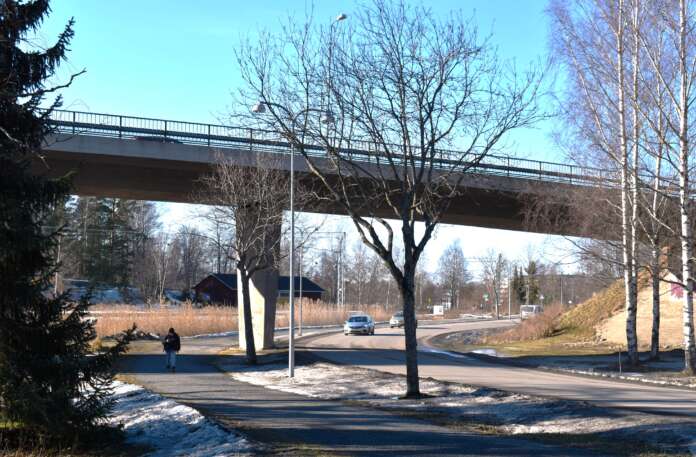 Lokalahdentien sillasta on löytynyt sekä kulumisesta että rakentamisvaiheessa tehdyistä virheistä johtuvaa korjaustarvetta.