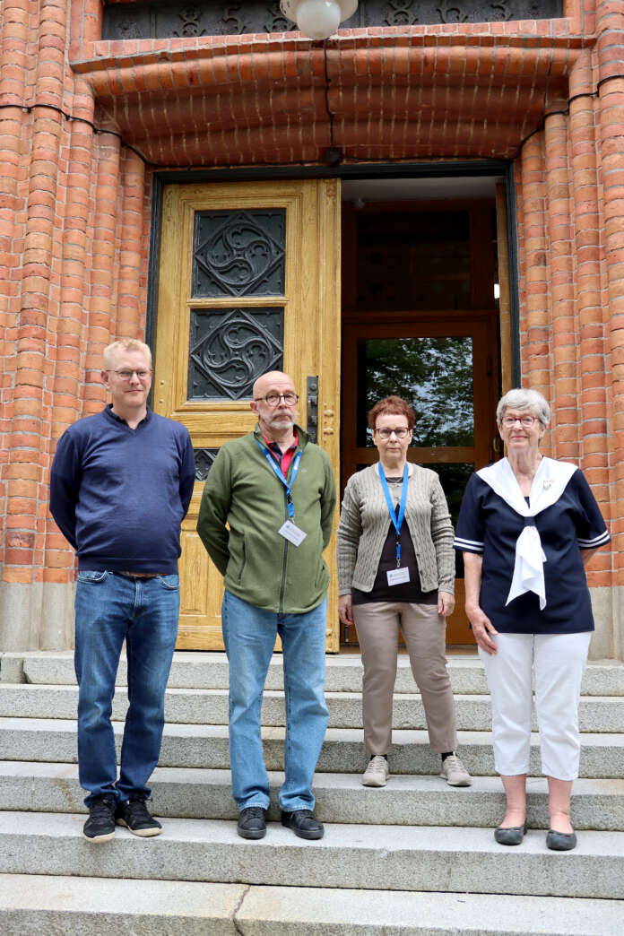 Seurakuntamestari Ville Virolainen, vapaahetoiset Boris ja Hannele Sinilaakso sekä Uudenkaupungin matkailuoppaiden Merikki Jäntti toivovat, että mahdollisimman moni tutustuisi Uuteen kirkkoon.