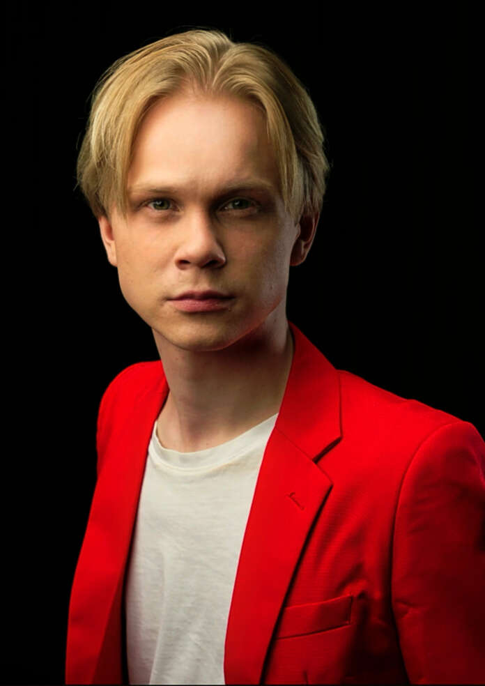 Ville-Markus Vesterinen lauloi ensimmäisessä omassa joulukonsertissaan marraskuussa Kalannin kirkossa.
