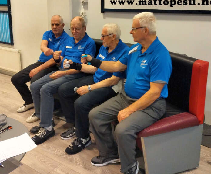 Ykkösklubin joukkue Salon keilahallilla Olavi Koskinen (vas.), Raimo Virtanen, Kari Jalonen ja Matti Vaininen.