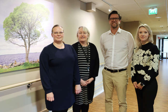 Attendo Hellässä järjestelmän pilotoinnista ovat vastanneet tiimin vetäjä Johanna Vång ja johtaja Minna Kilpinen, Inlisolista Attendon kanssa yhteistyötä tekevät myyntivastaava Antti Lappalainen ja käyttöönottoprojektipäällikkö Linnea Österman.